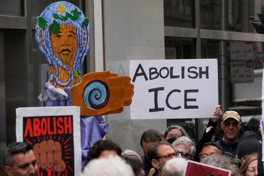 Florida Man Allegedly Threatened to Plow Through ICE Protesters in Tow Truck, Deputies Claim