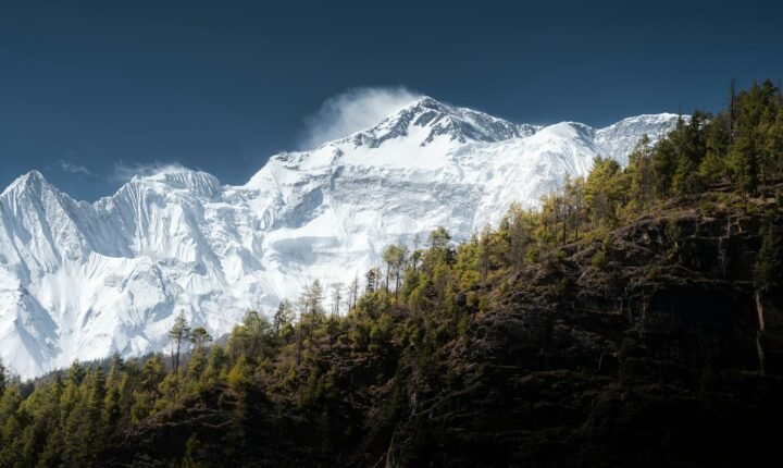 Snow-covered Himalayan mountains in Nepal illustrating the glacier-collapse climate analysis