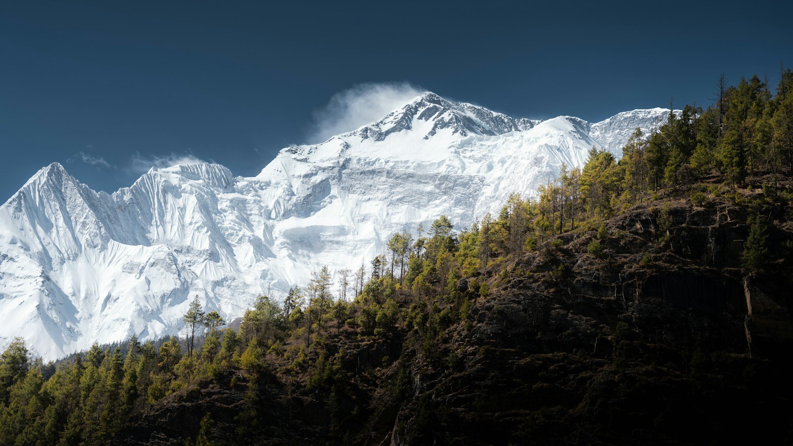 Snow-covered Himalayan mountains in Nepal illustrating the glacier-collapse climate analysis