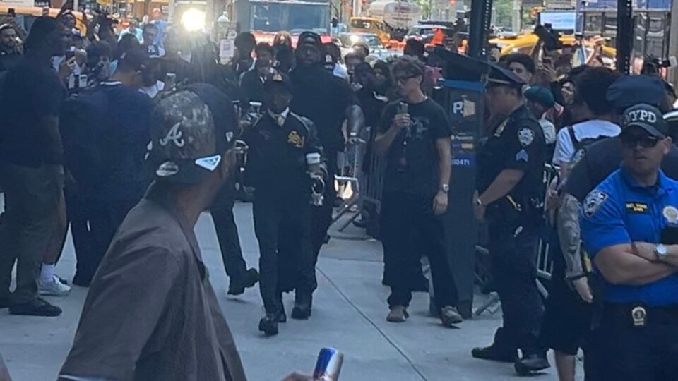 Kai Cenat walking toward the venue during Streamer University auditions in New York in 2026