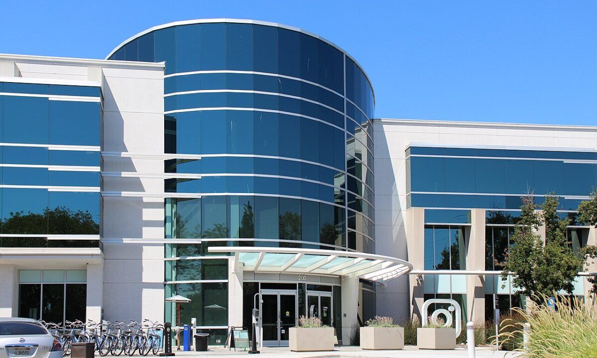 Office building at 200 Jefferson Drive in Menlo Park, Instagram's headquarters when photographed in 2022