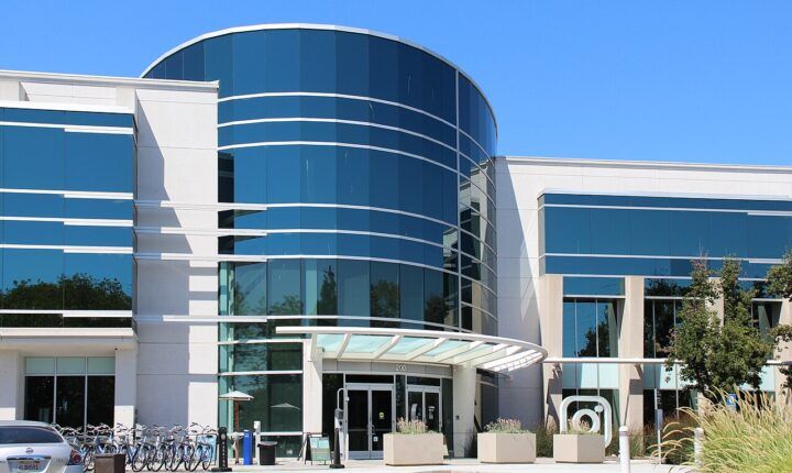 Office building at 200 Jefferson Drive in Menlo Park, Instagram's headquarters when photographed in 2022